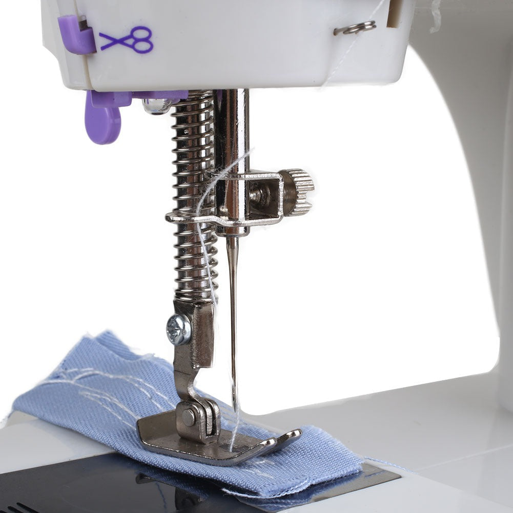 Mini Máquina Portátil Elétrica c/ Costura Reta Bivolt 110v/220v + MINI MESA EXTENSORA GRÁTIS